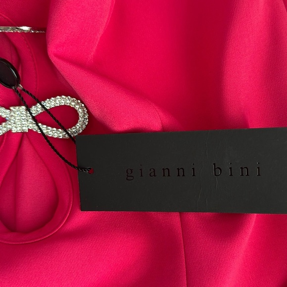 NWT. Hot Pink Gianni Bini Dress with Rhinestone Bows. Size: 4. - Picture 5 of 6